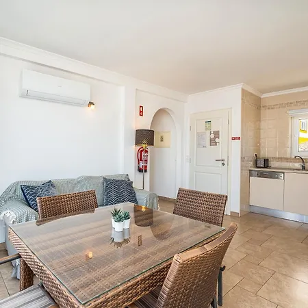 1 In Apartment