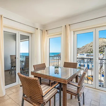 1 In Apartment